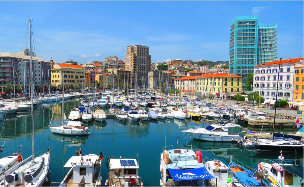Savona Casa Vacanze Vicino Mare 3 Minuti Wifi Eksteriør bilde